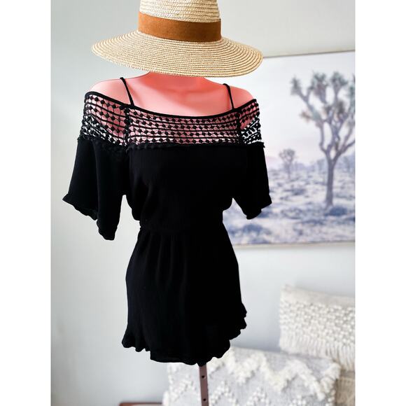 Flirtatious Outing cold shoulder crocheted gauzy shorts romper L - Picture 5 of 5